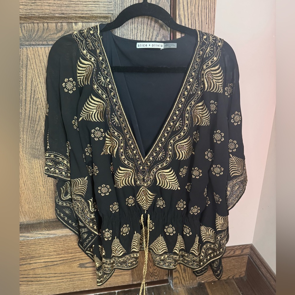 Alice & Olivia top